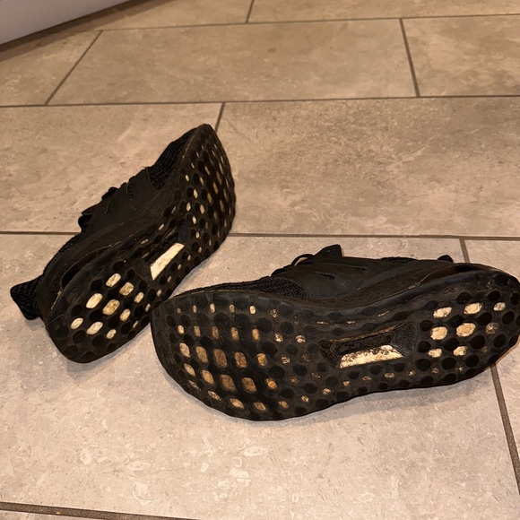 Adidas BOOST Triple Black - Picture 4 of 4